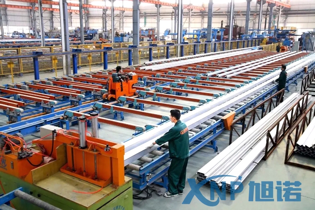 工业铝型材加工厂挤压方法.jpg 工业铝型材加工厂挤压方法.jpg