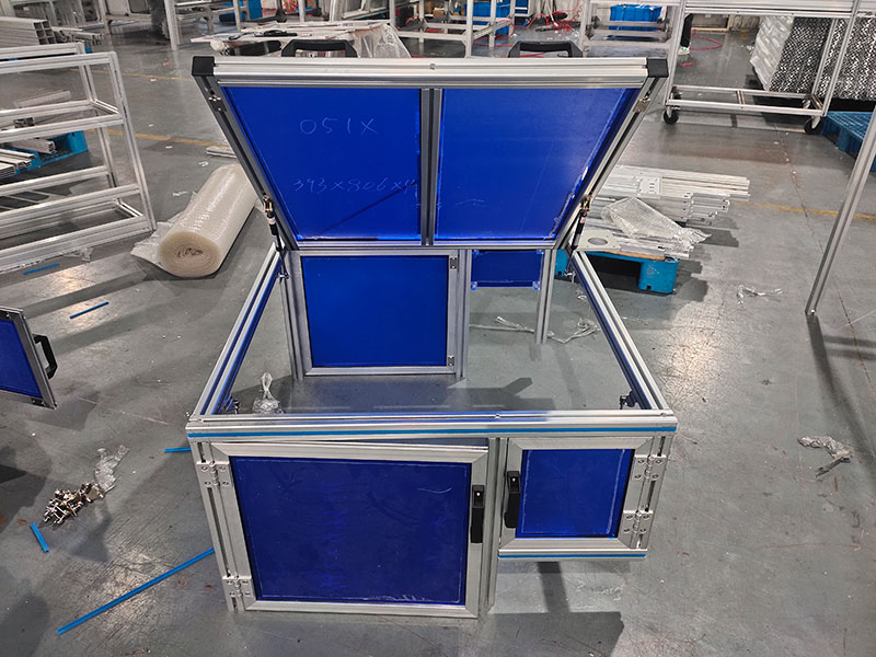 带气弹簧的设备防护罩